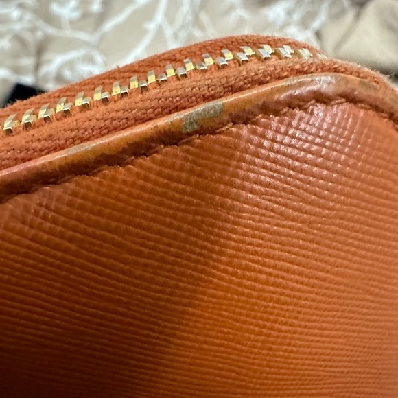 Prada orange long wallet with minor scuffs and tearing inside, in good condtion - Picture 11 of 11